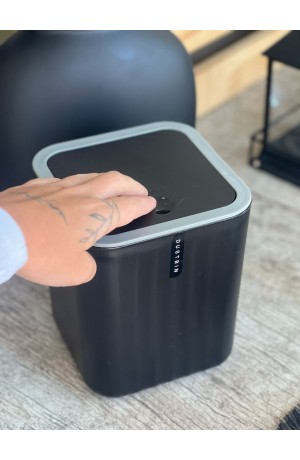 Lixeira Preta de Plástico 2L - 14cm X 17cm